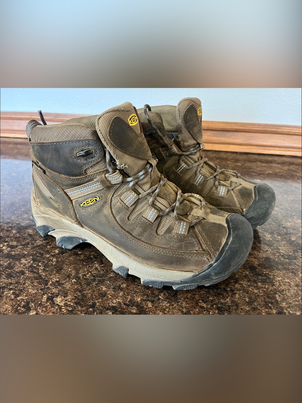 KEEN Brown/Tan Women’s Waterproof Hiking Boots